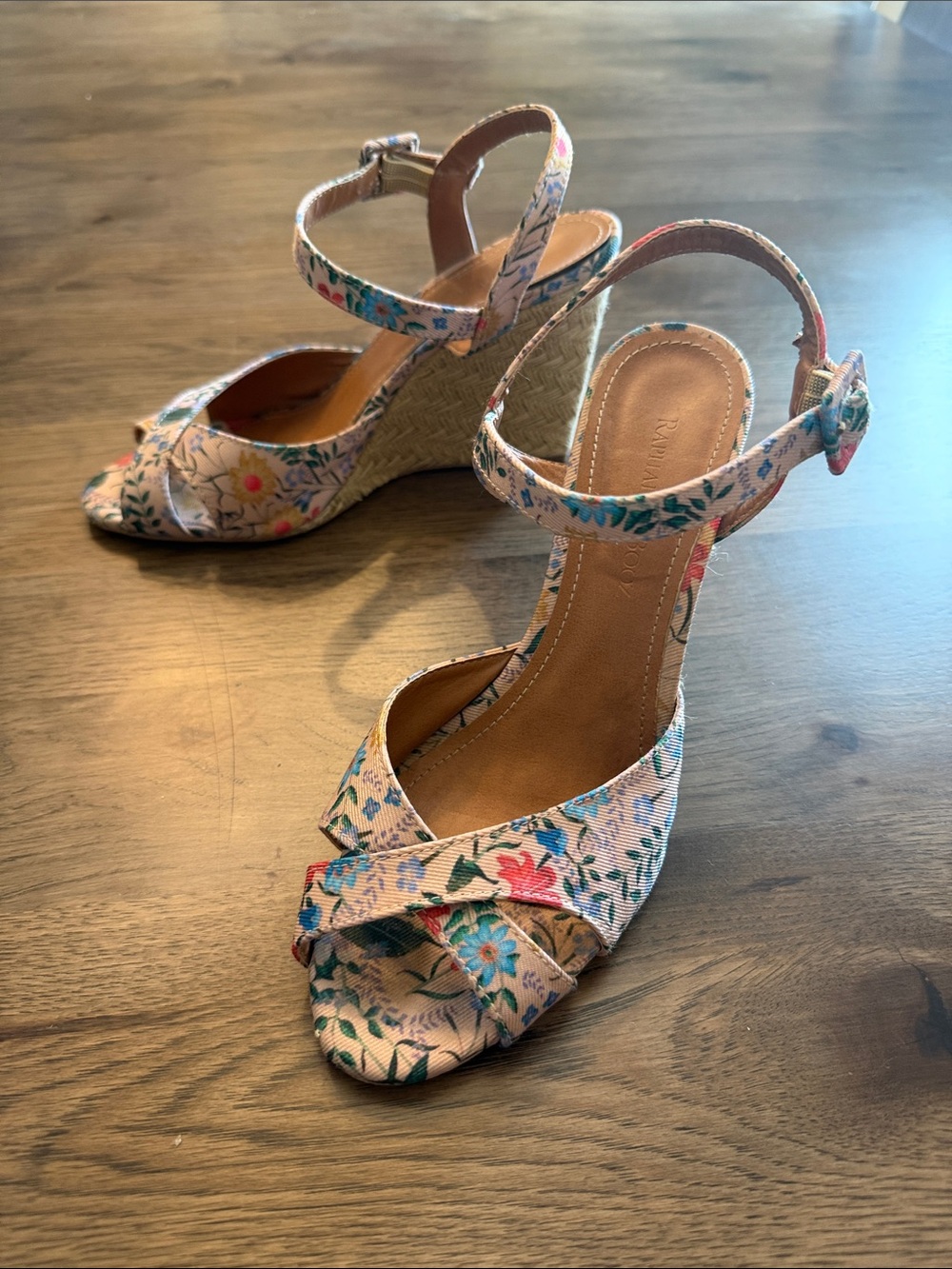 Raphaella Booz Women's 8 Floral 4" Wedge Shoes